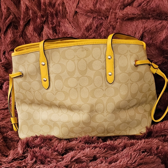 VINTAGE YELLOW COACH SATCHEL/ HANDBAG - Picture 2 of 9